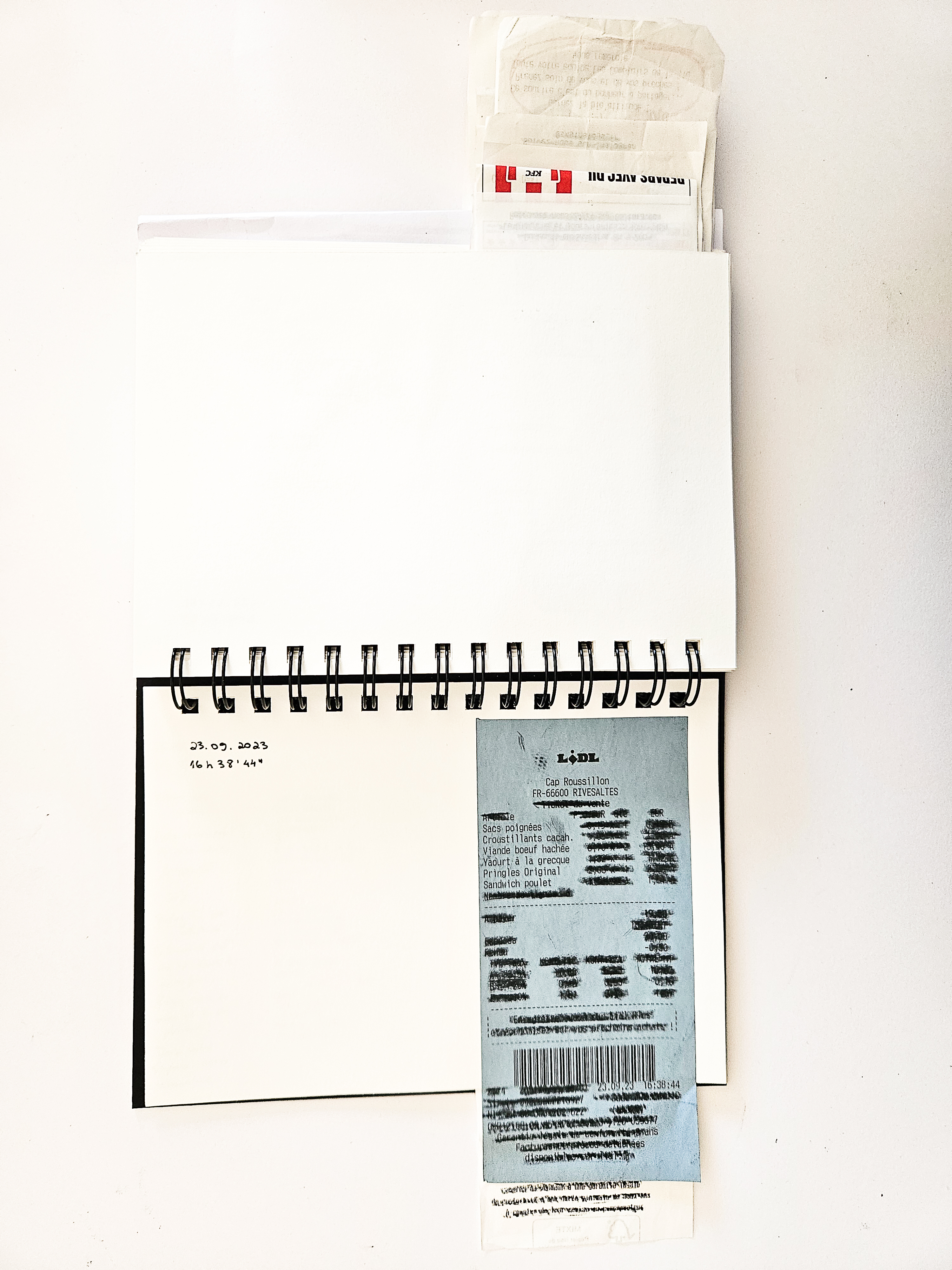 Integração (2023-24) -  colagem e desenho sobre notas fiscais de compras realizadas de maio de 2023 a maio de 2024, nas quais signos de interação são sublinhados, 21x14,5cm (classificação por data).